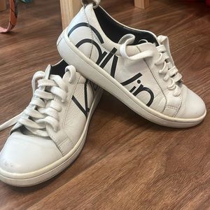 Calvin Klein Womens Camzy Sneaker